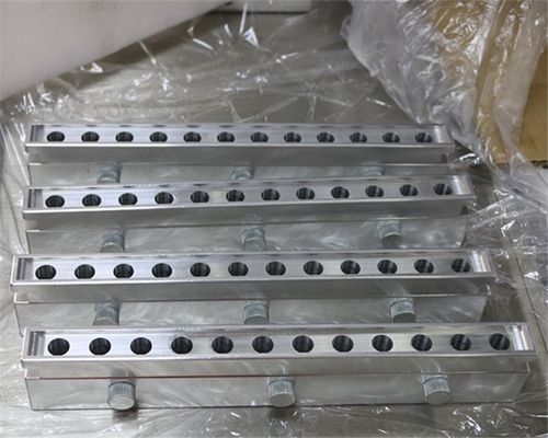 خط تولید رژ لب رژ لب 12 سوراخ طيور-نک آلومينيوم قالب نقره آسان برای تمیز کردن